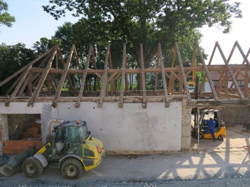Stodola Herink - rekonstrukce pivnice - oprava střechy